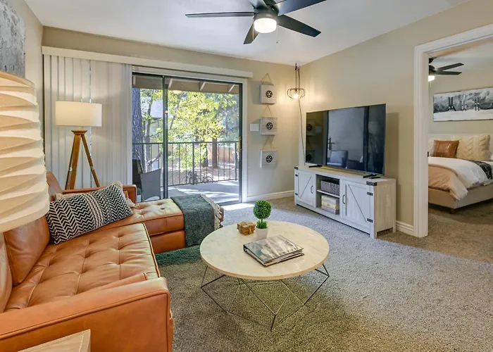Near Dtwn Flagstaff! Chic Holiday home *